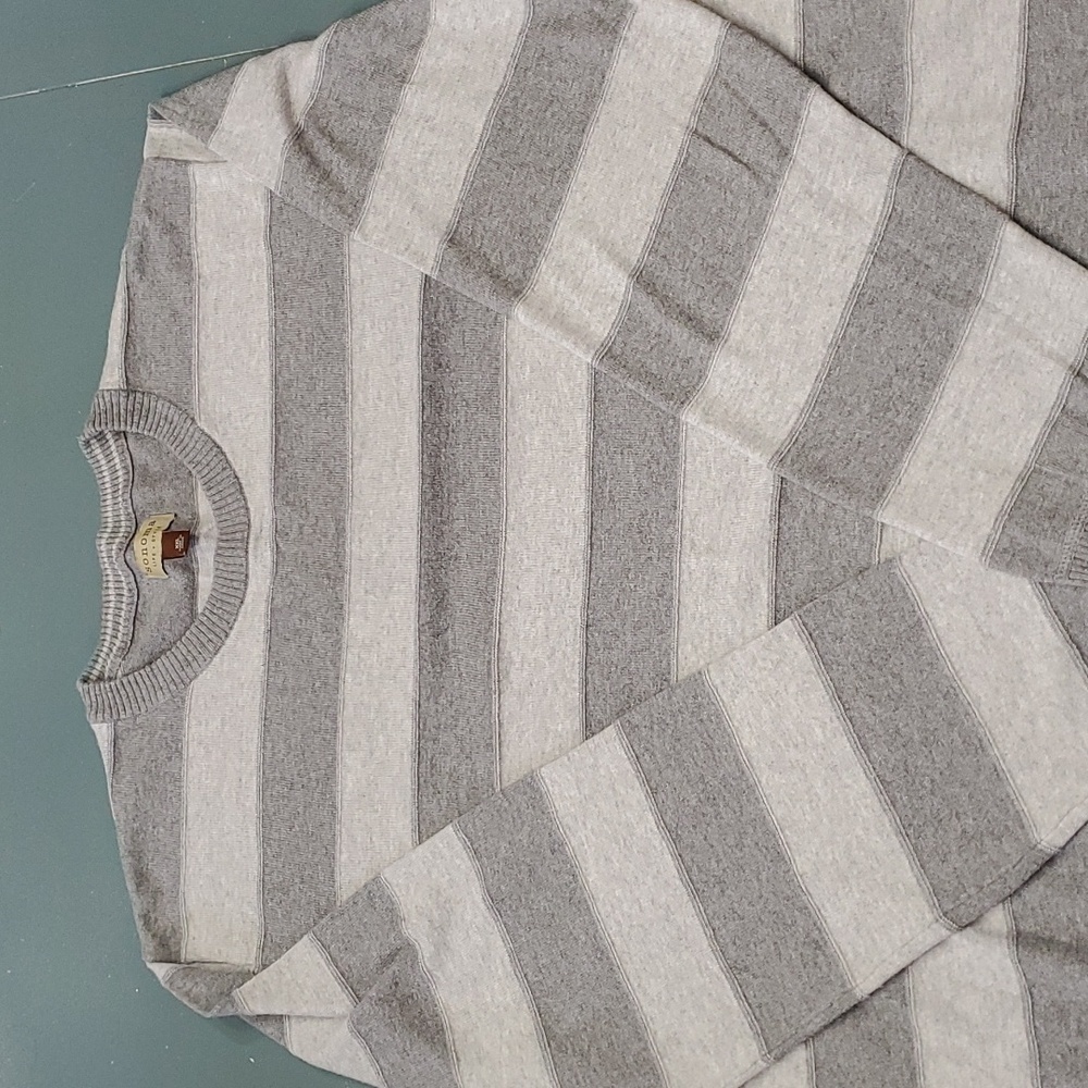 SONOMA, Men's‎ gray pull over sweater,  very good condition.  Size XXL.